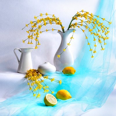 Nature morte florale jaune vif - Louie Luo