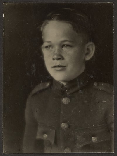 [Garçon habillé en uniforme] - Louis Fleckenstein
