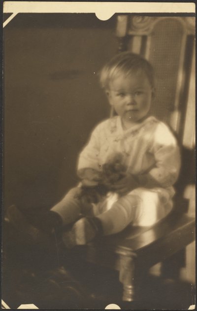[Enfant sur la grande chaise] - Louis Fleckenstein