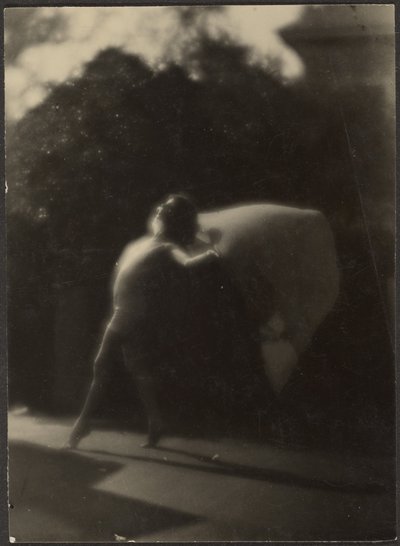 [Danseuse dans le jardin] - Louis Fleckenstein