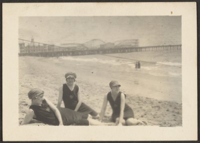 [Figures sur la plage près de la jetée de Santa Monica] - Louis Fleckenstein