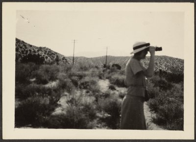 [Florence avec jumelles] - Louis Fleckenstein