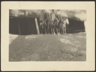 [Groupe de personnes à cheval] - Louis Fleckenstein