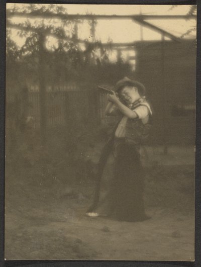[Petit garçon jouant au cow-boy] - Louis Fleckenstein