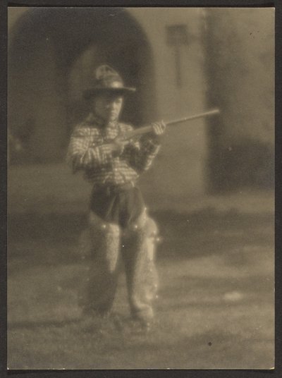 [Petit garçon en tenue de cow-boy] - Louis Fleckenstein
