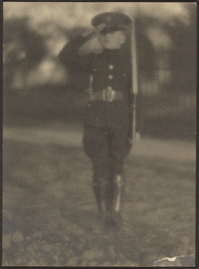 [Petit garçon en uniforme] - Louis Fleckenstein