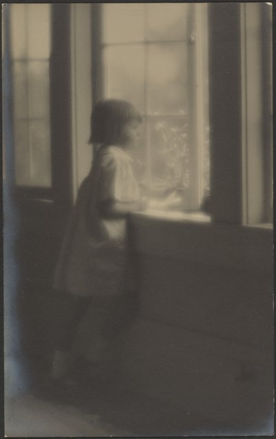 [Petite fille regardant par la fenêtre] - Louis Fleckenstein