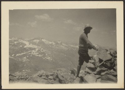 [Homme dans un paysage montagneux] - Louis Fleckenstein