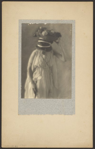 [Modèle en costume classique] - Louis Fleckenstein