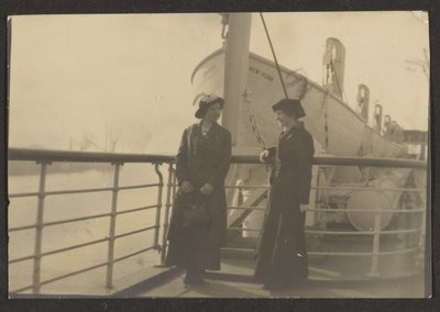[Deux femmes sur un quai] - Louis Fleckenstein
