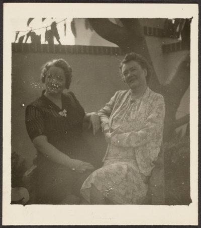 [Deux femmes dans un jardin] - Louis Fleckenstein