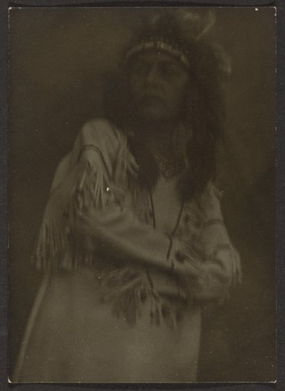 [Femme habillée en Amérindienne] - Louis Fleckenstein