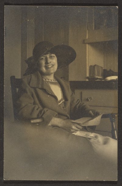 [Femme tenant une lettre] - Louis Fleckenstein