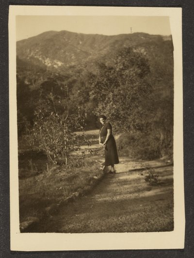 [Femme sur le chemin] - Louis Fleckenstein
