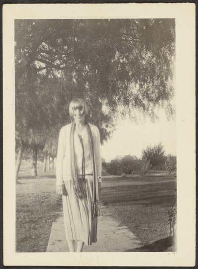 [Femme avec écharpe] - Louis Fleckenstein