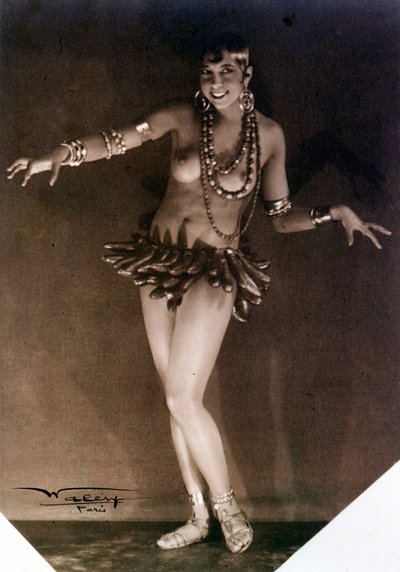 Joséphine Baker et les bananes. Années 1920. Photographie de Lucien Walery (1863-1935). - Louis Walery