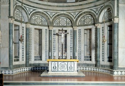 Abside en marbre et crucifix en terre cuite - Luca Della Robbia