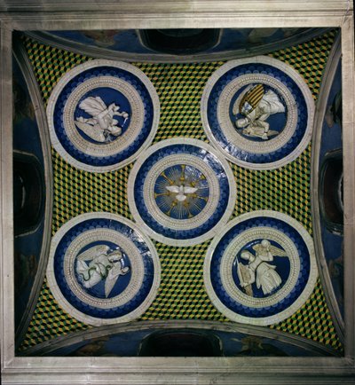 Vue du plafond avec des médaillons représentant le Saint-Esprit et les Quatre Vertus Cardinales, années 1460 - Luca Della Robbia