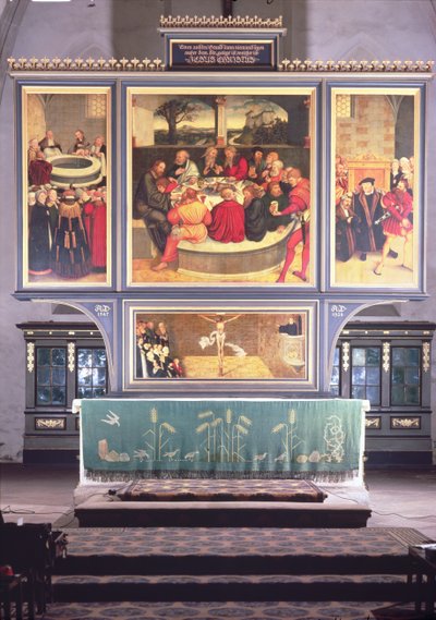 Autel avec un triptyque représentant : panneau de gauche, Philipp Melanchthon (1497-1560) effectuant un baptême assisté par Martin Luther (1483-1546) ; panneau central, la Cène avec Luther parmi les Apôtres - Lucas Cranach the Elder