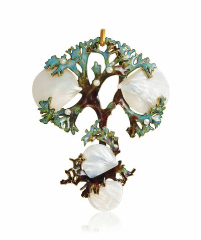 Pendentif Art Nouveau en nacre, émail et perles de semence, c.1900 - Lucien Gaillard