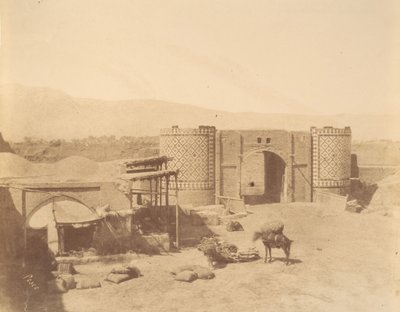 [Porte du gouvernement, Téhéran, Iran], 1840s-60s - Luigi Pesce