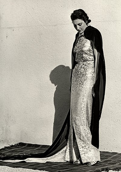 Mannequin en robe de soirée créée par la maison de couture italienne "Dragoni" - Luis Bogino