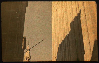 Photographie couleur de bâtiments de la ville avec Autochrome Lumière et un appareil photo 35mm - Luis Marden