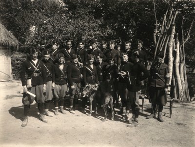Album "MVSN- Chemises noires": Groupe de milice avec modèle de dague 20 ans - M. Borchi