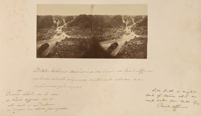 Dernière cascade de la série Paulo Affonso sur la droite, à une certaine distance en dessous des cascades principales. - Marc Ferrez