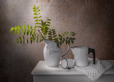 Nature morte avec de la vaisselle émaillée rustique - Margareth Perfoncio