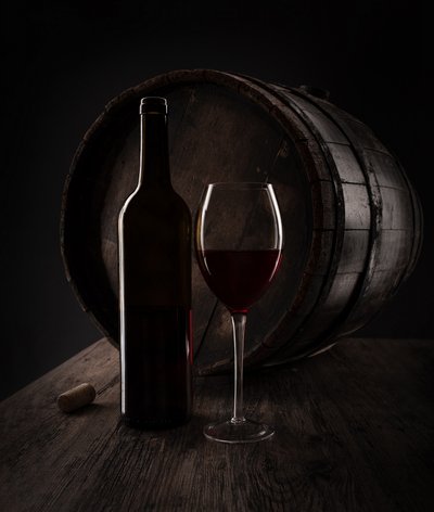 Vin rustique et tonneau - Margareth Perfoncio
