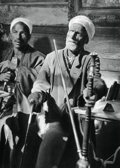 Fumer le narghilé, Le Caire - Martin Hurlimann