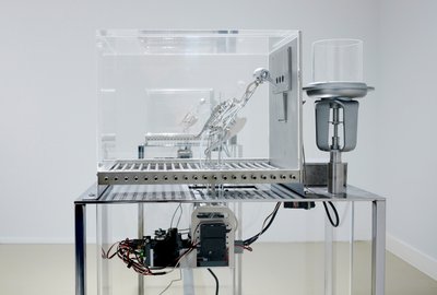The Machine Zone, 2019 (acier, aluminium, servomoteurs) - Mat Collishaw