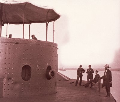 Équipage sur le pont du USS Monitor, vers 1862 (impression sépia) - Mathew Brady