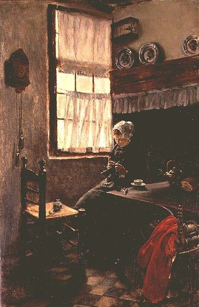 Jeune femme tricotant à l