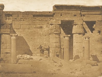 Cour du Palais Ramsès-Meiamoun, à Médinet-Habou Thèbes Restes d