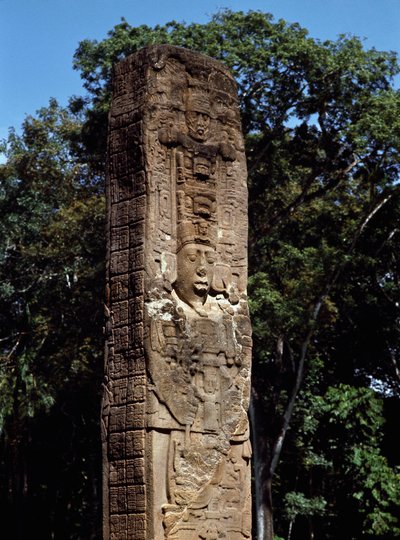 (détail) de la stèle E sur la grande place - Mayan