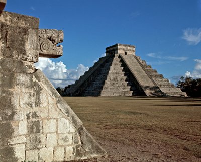 Le grand terrain de jeu de balle et le castillo, 750-1200 - Mayan