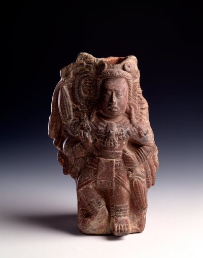 Art précolombien, civilisation maya, période classique : statuette en argile anthropomorphe représentant une déesse associée au maïs, ayant la fonction de sifflet. D