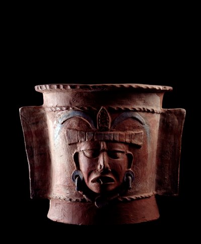 Art précolombien, civilisation maya, période classique tardive : urne funéraire cylindrique en argile décorée d
