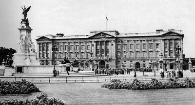 Buckingham Palace après sa restauration, Londres, 1926-1927 - McLeish