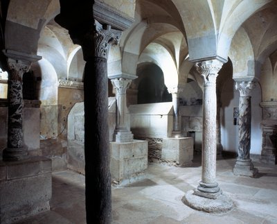 Art mérovingien : vue de la crypte de l