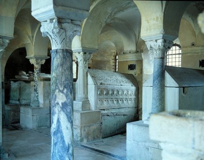 Art mérovingien : vue de la crypte de l