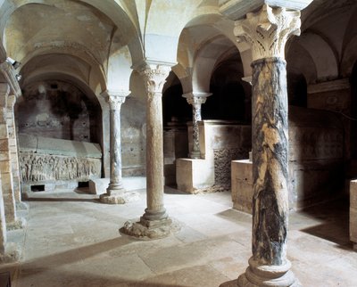 Art mérovingien : vue de la crypte de l