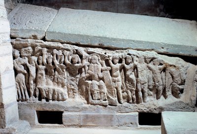 Art mérovingien : bas-reliefs de la tombe d