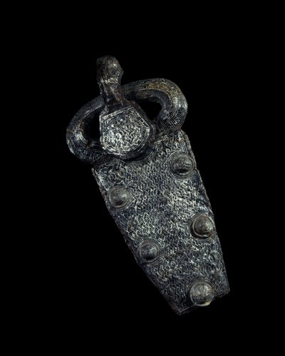 Art mérovingien : plaque de boucle de ceinture en fer damasquiné d