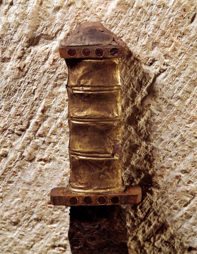 Art mérovingien : poignée de lance, VIe siècle. Gaule, Musée national d