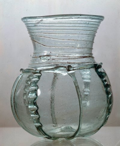 Art mérovingien : verre de Charmoy. Gaule 6e siècle. Musée National d