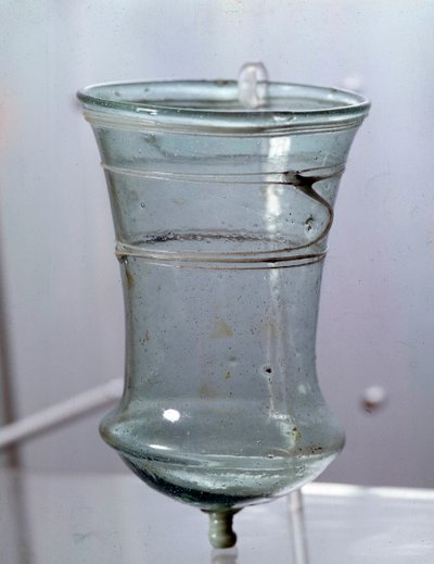 Art mérovingien : verre. Gaule 6ème siècle. Musée national d