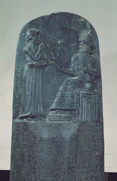 Figure en relief du dieu soleil Shamash dictant ses lois au roi Hammurabi sur son célèbre code de lois, période babylonienne ancienne, 1760 av. J.-C. - Mesopotamian